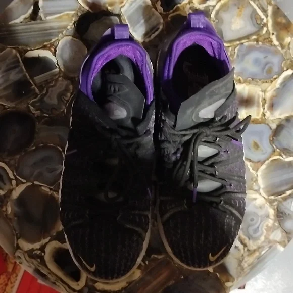 Boy's LeBron Sneakers - Picture 6 of 6